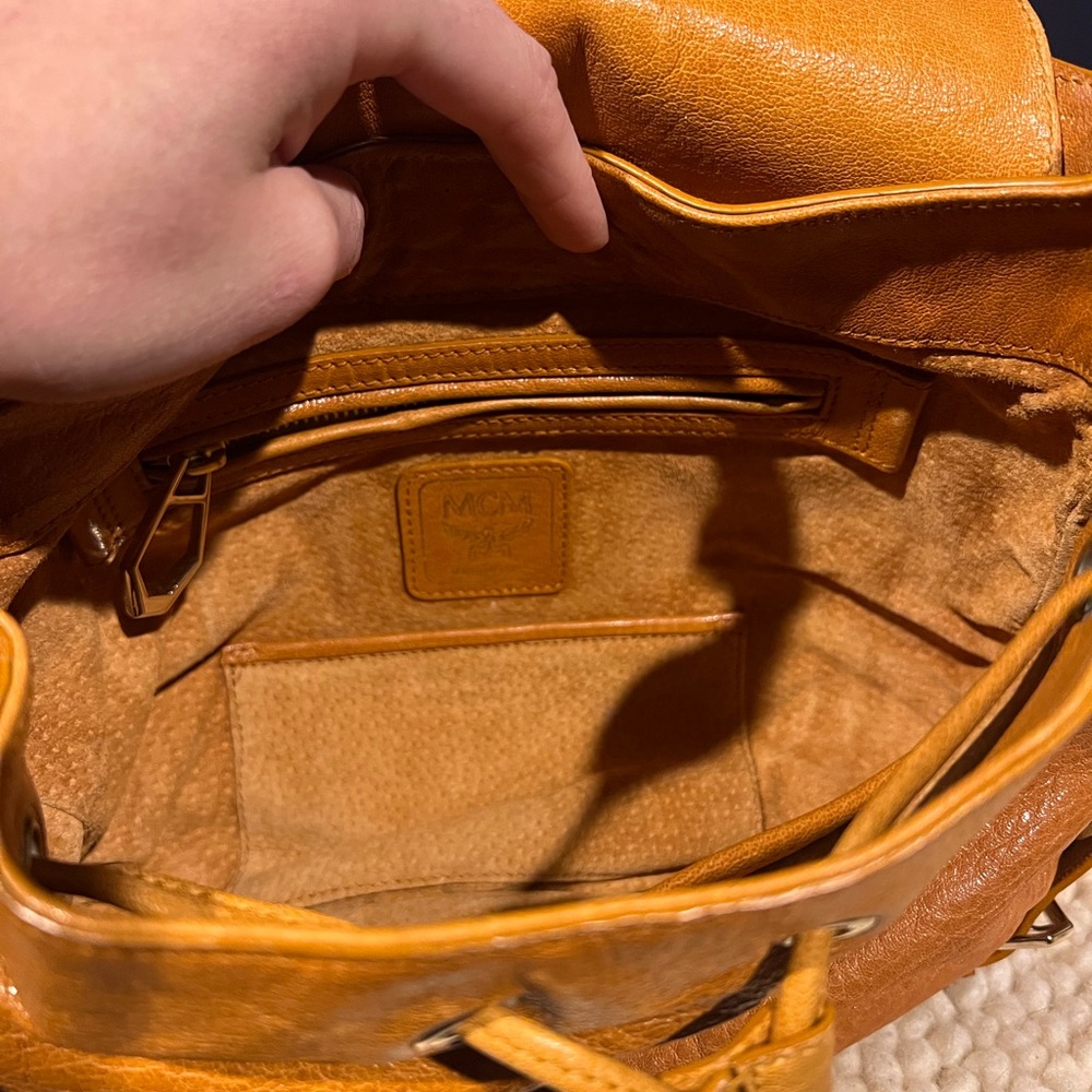 MCM Limited Edition 2 Way Bag w/ Embossed Leather * ORIGINAL DUSTY & COA CARDS* - Picture 9 of 14